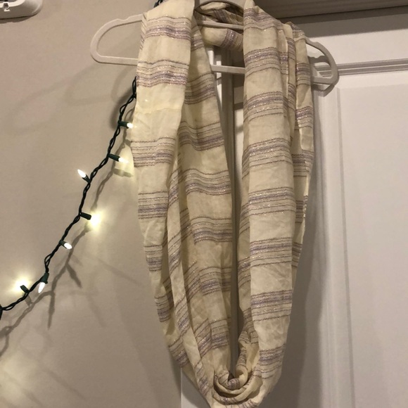 AEO scarf